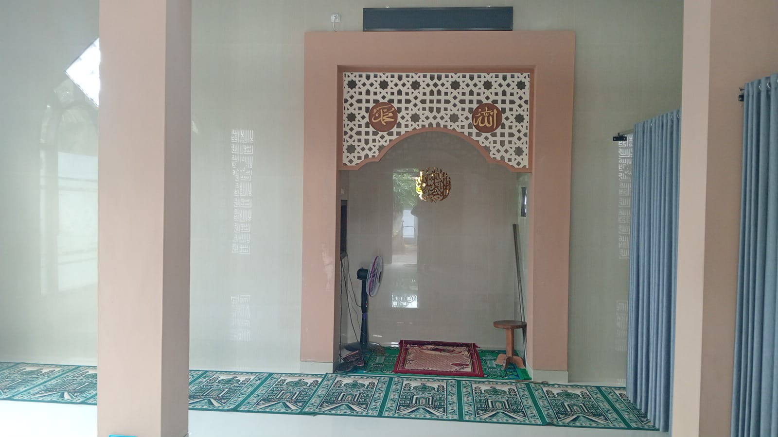 Foto Dalam Masjid (Mimbar/Mihrab) — Al-Huda, Sukorejo, Bangorejo