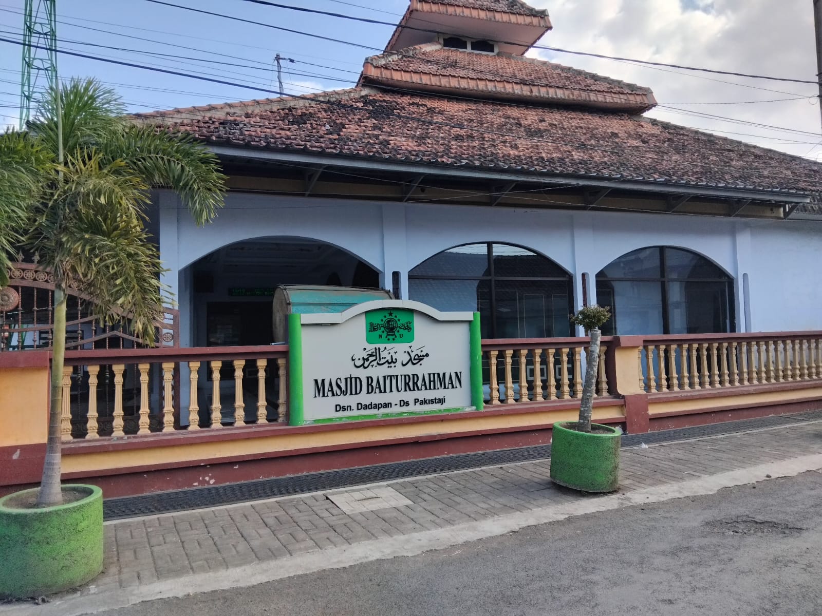 Foto Depan Masjid & Papan Nama — BAITURRAHMAN, Pakistaji, Kabat