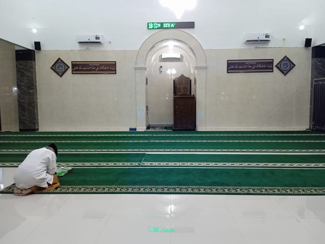 Foto Dalam Masjid (Mimbar/Mihrab) — Baitussalam, Mojopanggung, Giri