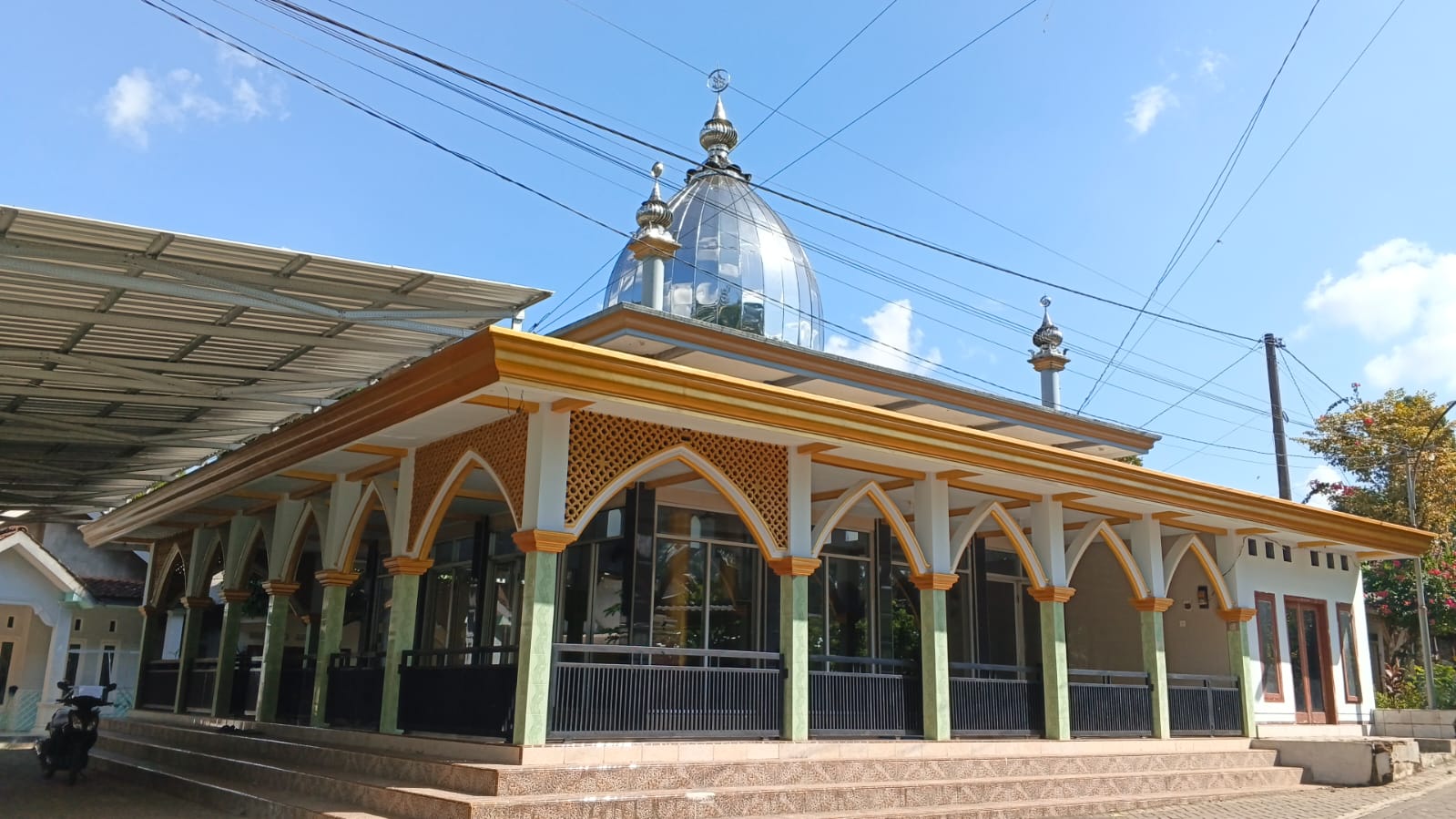 Foto Depan Masjid & Papan Nama — DARUSSALAM, Margomulyo, Glenmore