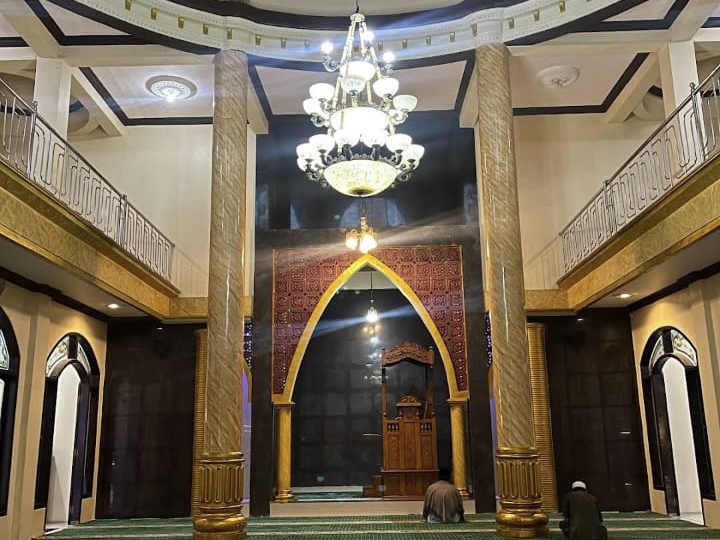 Foto Dalam Masjid (Mimbar/Mihrab) — SABILAL MUTTAQIN, Tulungrejo, Glenmore