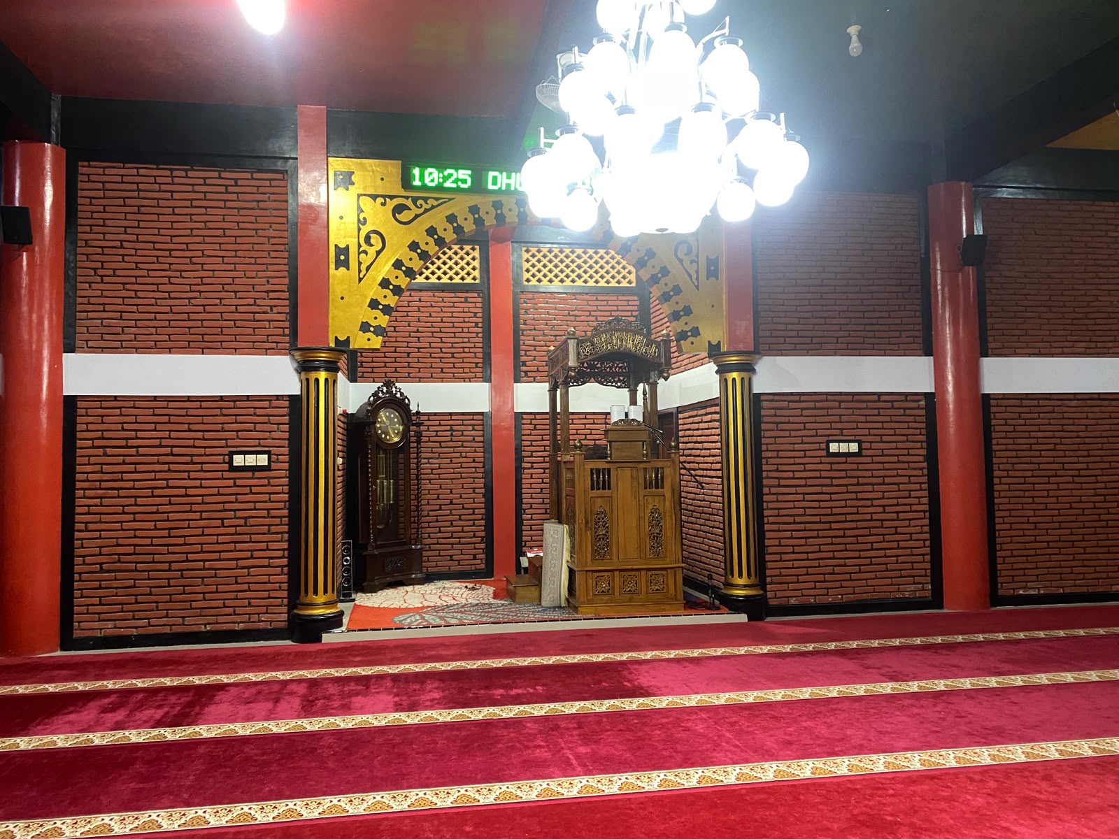 Foto Dalam Masjid (Mimbar/Mihrab) — SIDROTUL MUNTAHA, Karangharjo, Glenmore
