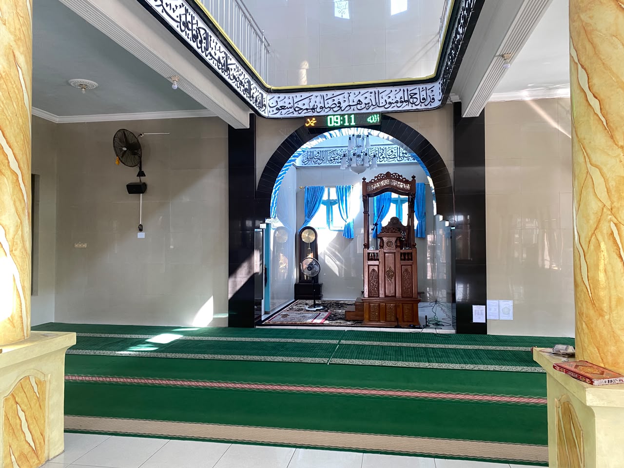 Foto Dalam Masjid (Mimbar/Mihrab) — BAITUL MUTTAQIN, Tegalharjo, Glenmore