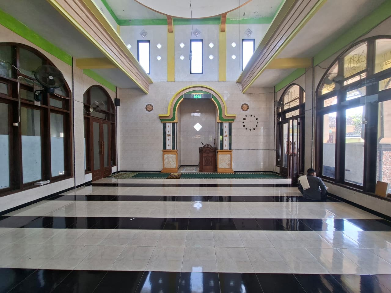 Foto Dalam Masjid (Mimbar/Mihrab) — AL-ISHLAH, Blambangan, Muncar