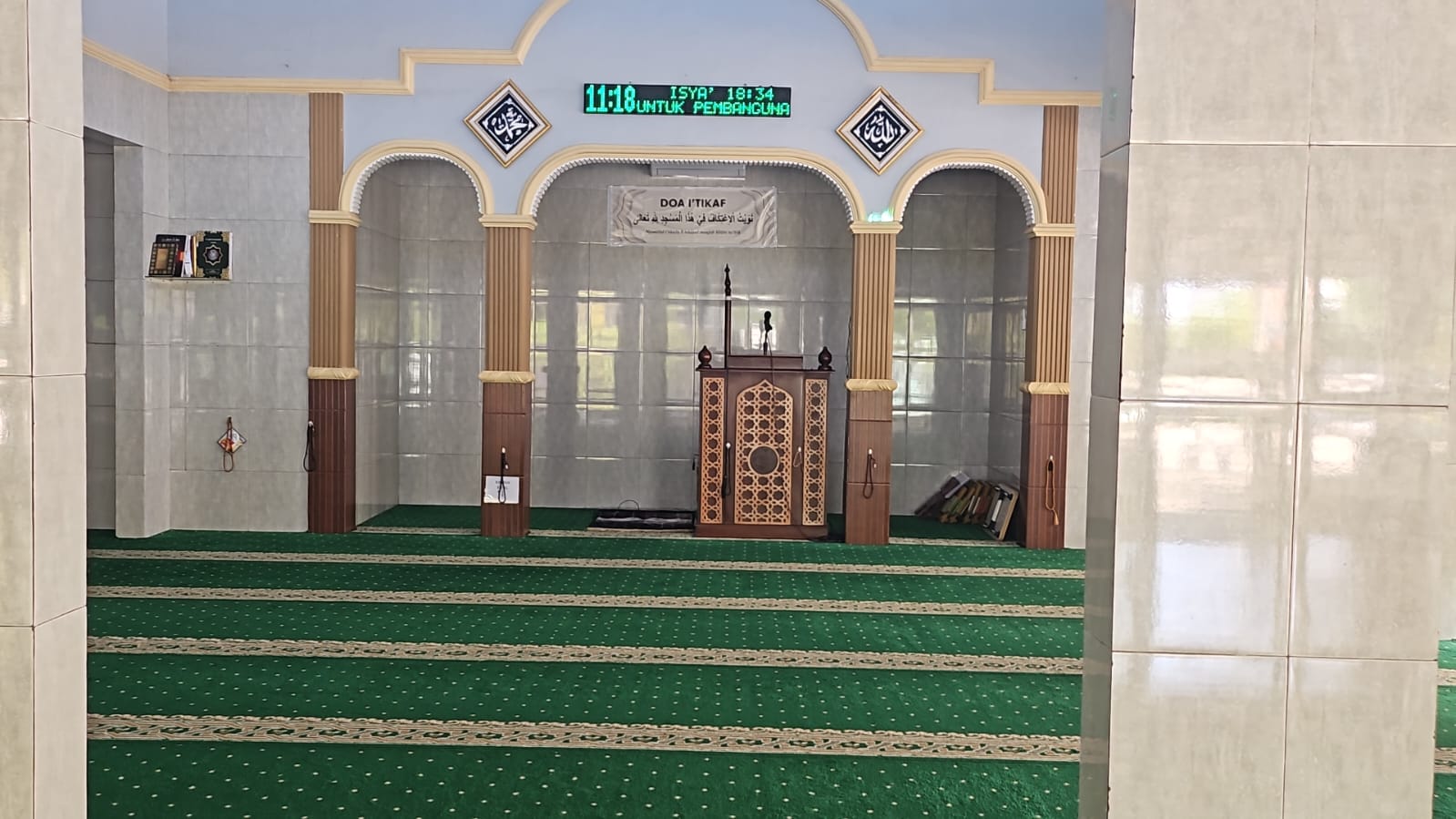 Foto Dalam Masjid (Mimbar/Mihrab) — Al Hafidz, Sobo, Banyuwangi
