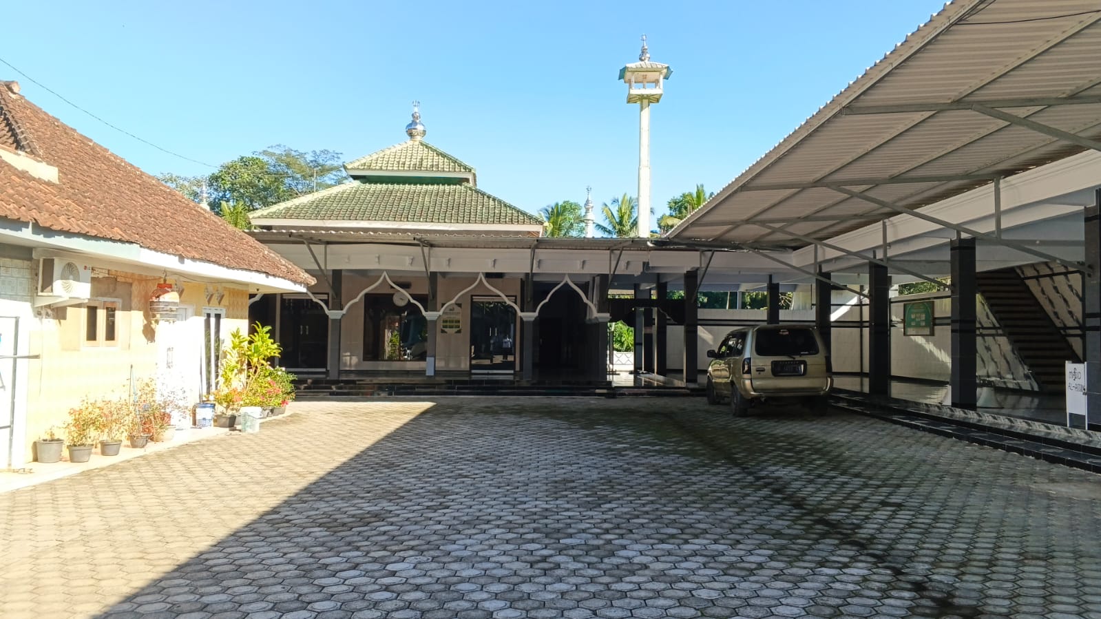 Foto Depan Masjid & Papan Nama — AL-AMIN, Tulungrejo, Glenmore