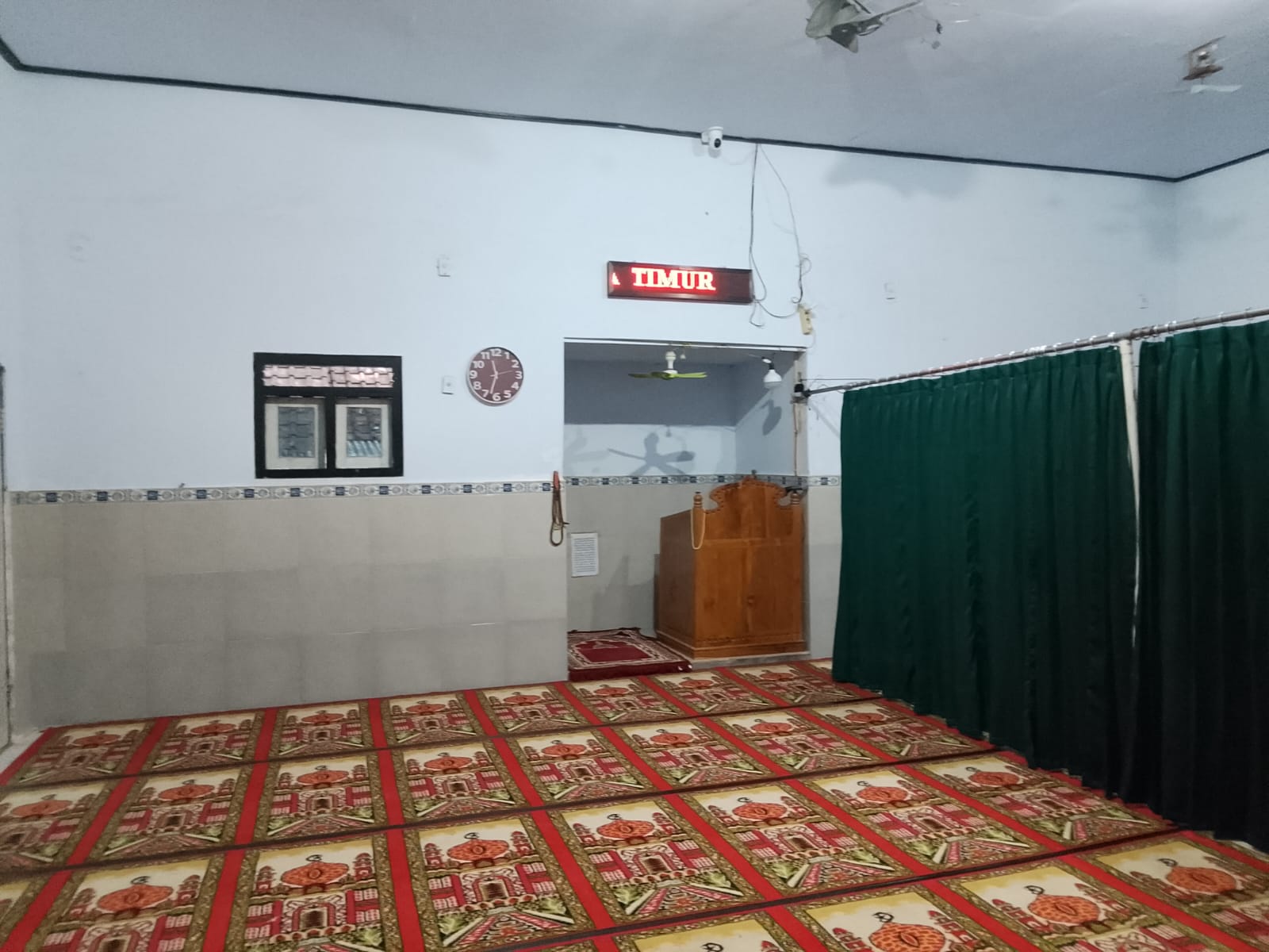 Foto Dalam Masjid (Mimbar/Mihrab) — AL HIDAYAH, Barurejo, Siliragung
