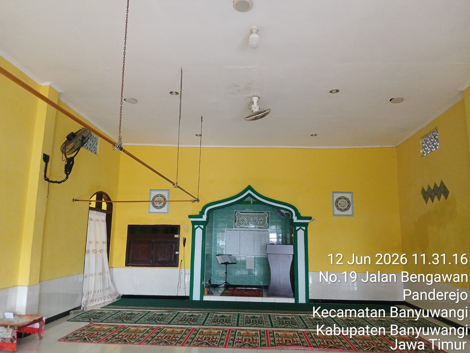 Foto Dalam Masjid (Mimbar/Mihrab) — Roudlatus Sholihin, Singonegaran, Banyuwangi
