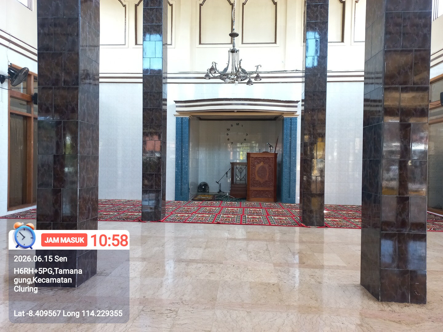 Foto Dalam Masjid (Mimbar/Mihrab) — BAITUL MANNAN, Tamanagung, Cluring