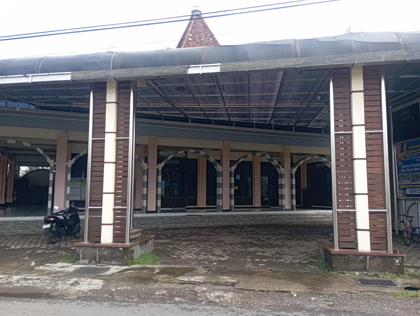 Foto Depan Masjid & Papan Nama — BAITUN  NA'IM, Kemiri, Singojuruh